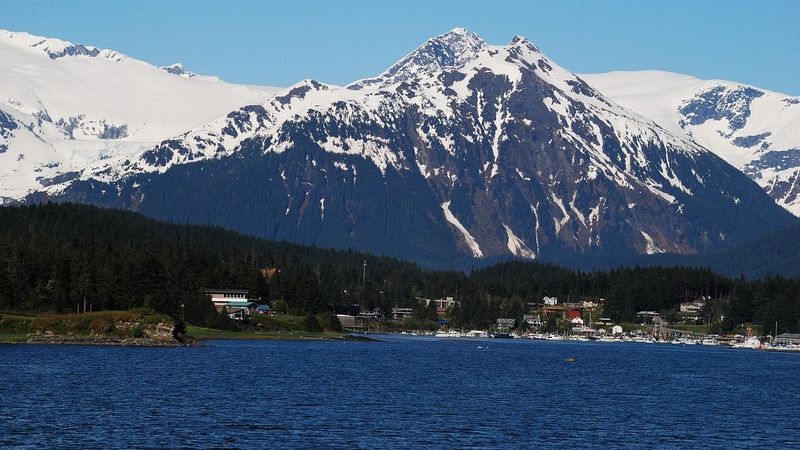 U Aljašky zadrželi dva Rusy, údajně prchali na loďce před mobilizací